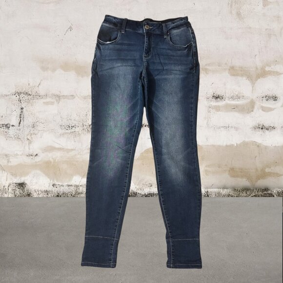M Jeans by Maurices Women's Mid-Rise Jeans Size Medium - Picture 1 of 4